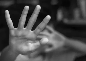 بلاغ يكشف جريمة مروعة.. اعتقال أب حاول الزنا بابنته في بغداد