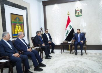 الزيدي يستقبل محافظ البنك المركزي الإيراني: نعمل على جعل العراق ساحة لترابط المصالح الاقتصادية