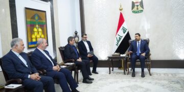 الزيدي يستقبل محافظ البنك المركزي الإيراني: نعمل على جعل العراق ساحة لترابط المصالح الاقتصادية