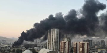 لليوم الثاني على التوالي.. حريق كبير بخزانات وقود خلف مبنى محافظة السليمانية