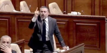 خمسة ملايين للنائب وإلغاء امتيازات المسؤولين.. مقترحات نيابية لفتح ملف رواتب الدولة