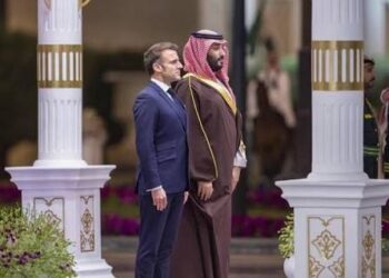 محمد بن سلمان في باريس.. قمة سعودية ـ فرنسية تبحث أزمات المنطقة وأمن الطاقة والشراكة الاقتصادية