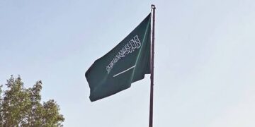 بلومبرغ: السعودية تجري مباحثات أولية لاقتراض 8 مليار دولار من بنوك