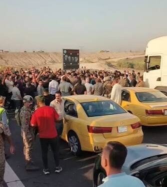 إغلاق طريق حلة- بغداد أمام متظاهرين متجهين إلى العاصمة للمطالبة بتثبيت العقود والأمن الغذائي