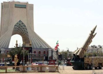طهران ترسم “خطاً أحمر” للخليج.. تحذير إيراني من دعم أي تحرك عسكري أميركي