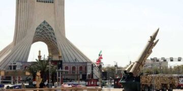 طهران ترسم “خطاً أحمر” للخليج.. تحذير إيراني من دعم أي تحرك عسكري أميركي