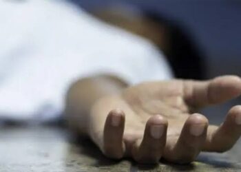 جريمة عائلية مروعة.. القبض على ابنتين بتهمة الاشتراك مع والدتهما في قتل والدهما وحرقه