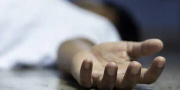 جريمة عائلية مروعة.. القبض على ابنتين بتهمة الاشتراك مع والدتهما في قتل والدهما وحرقه