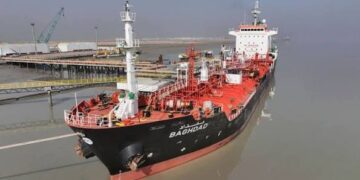 إيران تفتح نافذة لهرمز.. السماح لناقلات النفط العراقية بالعبور بعد طلب بغداد