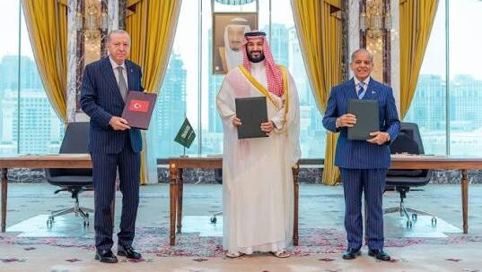 تحالف مكة يعيد رسم معادلة الأمن الإقليمي.. السعودية وتركيا وباكستان في مواجهة مرحلة ما بعد التصعيد