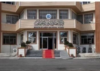العمل: إلغاء شرط الـ10 سنوات لإعادة فحص بعض حالات المعين المتفرغ