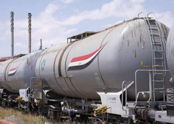الطرق مغلقة أمام النفط العراقي.. المشترون يخشون الغرامات وبغداد تنفي استخدام سكك حديد إيرانية لشحنه
