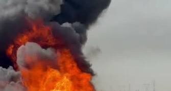 حريق كبير بعد انقلاب صهريج على سريع الشعلة