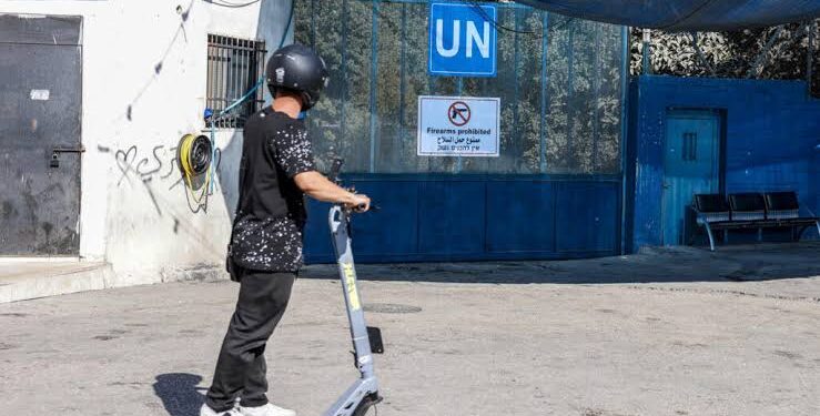 إسرائيل تقتحم آخر معاقل الأونروا في القدس.. إغلاق معهد قلنديا يهدد مستقبل آلاف اللاجئين