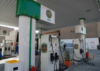 مع استمرار الطوابير أمام المحطات.. النفط تطمئن: انفراجة قريبة في تجهيز البنزين