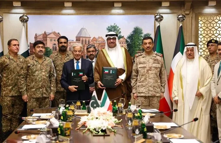 الكويت وباكستان توقعان اتفاقية للدفاع والتعاون العسكري المشترك