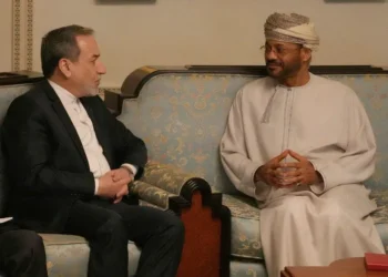 عُمان وإيران تبحثان استئناف المفاوضات وترتيبات الملاحة في مضيق هرمز