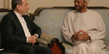 عُمان وإيران تبحثان استئناف المفاوضات وترتيبات الملاحة في مضيق هرمز