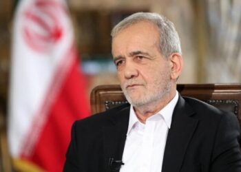 بزشكيان: استيراد السلع لم يعد سهلاً.. التضخم وسوق الصرف يضغطان على الاقتصاد الإيراني