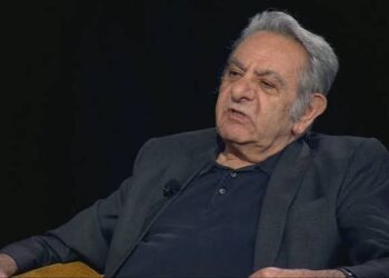السلام والحرب إذ يُعيدان النظر بكوننا أوطاناً