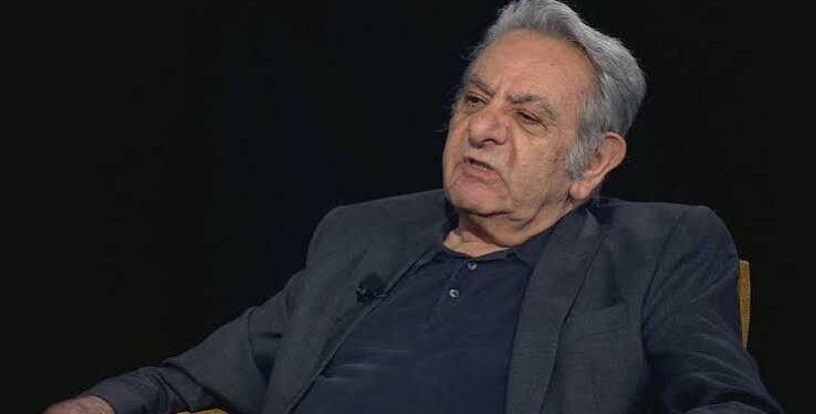 السلام والحرب إذ يُعيدان النظر بكوننا أوطاناً