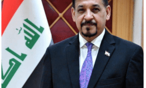 وطن لا يُسرق دفعة واحدة… بل يُسرق حين ننتظر من يصنعه لنا……..،