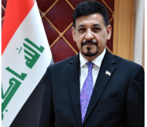 وطن لا يُسرق دفعة واحدة… بل يُسرق حين ننتظر من يصنعه لنا……..،
