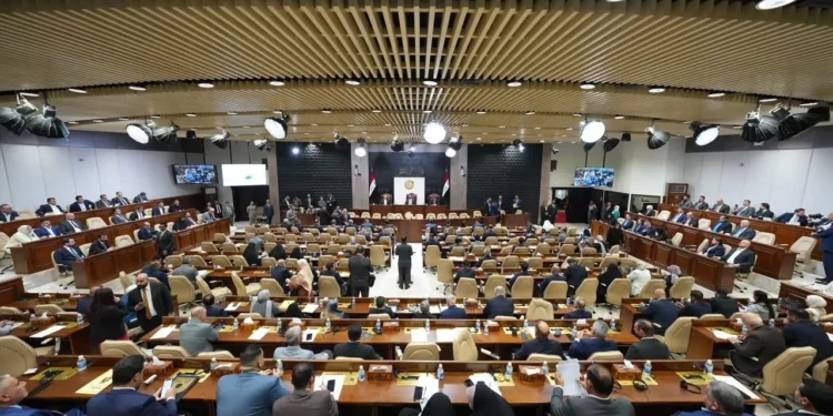 وزير النفط أمام مجلس النواب: حل أزمة البنزين يكمن في استيراد شحنات إضافية