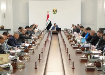 مجلس الوزراء يصدر عدة قرارات بينها تتعلق بالإنفاق الشهري وتصدير النفط وإيقاف الإيفادات