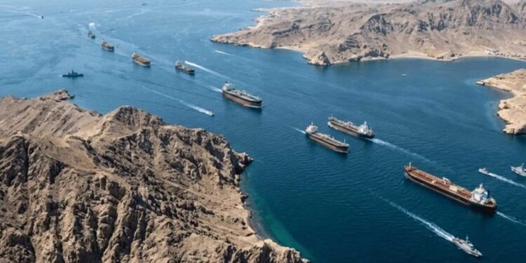 اتفاقات وسط الحرب.. العراق يعيد تدفق نفطه عبر مضيق هرمز ويؤمن رواتب موظفيه