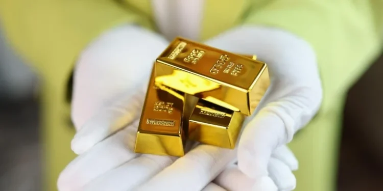 الذهب يتراجع في الأسواق العالمية مع استمرار توقعات ارتفاع أسعار الفائدة