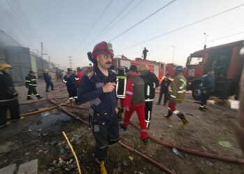 حريق يلتهم جمالون الأجهزة الأوروبية في الشعب والدفاع المدني يخمد النيران دون إصابات