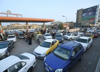 النفط العراقي لا يكفي السيارات.. فجوة الإنتاج والاستهلاك تعيد أزمة البنزين