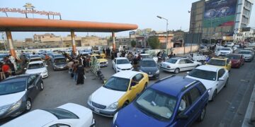 النفط العراقي لا يكفي السيارات.. فجوة الإنتاج والاستهلاك تعيد أزمة البنزين