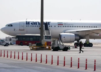 إيران تعلّق على وقف رحلاتها إلى مطار النجف: “عاصمة آخر أئمة الشيعة.. يُغلق أمام أكبر دولة شيعية”