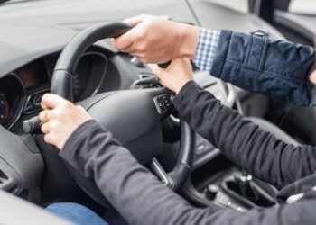 خطر كبير.. الداخلية لأولياء الأمور: لا تسمحوا لأبنائكم الأحداث بقيادة المركبات
