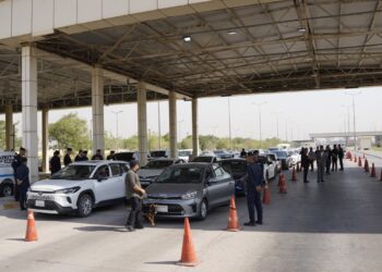النقل تطلق الحزمة الأولى من إجراءات تسهيل دخول المسافرين إلى مطار بغداد