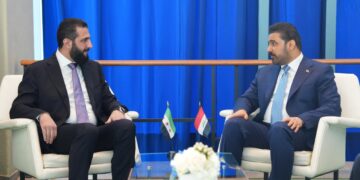 الزيدي والشرع يبحثان تطوير العلاقات الثنائية وجهود دعم التهدئة في المنطقة