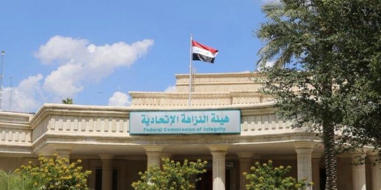 النزاهة تفتح ملف بلدية الناصرية: كشف تلاعب بتخصيص أراضٍ للشهداء والجرحى واعتقال 14 موظفاً