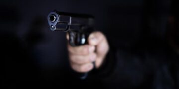 مشاجرة بين أشقاء تنتهي بمقتل أحدهم ووفاة ابن شقيقهم في الشعب