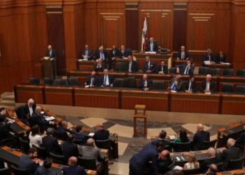 ‏بعد مشادات.. البرلمان اللبناني يجدد الثقة بحكومة نواف سلام بغياب نواب حزب الله
