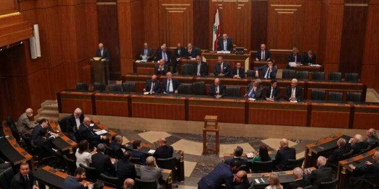 ‏بعد مشادات.. البرلمان اللبناني يجدد الثقة بحكومة نواف سلام بغياب نواب حزب الله