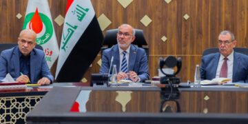 وزير النفط يطمئن المواطنين: شحنات بنزين إضافية ستصل قريباً
