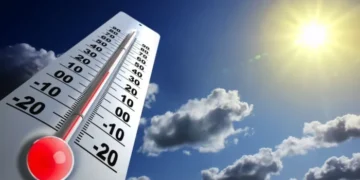 الحرارة تنخفض قليلا.. أجواء شديدة الحرارة جنوبا وغبار يرافق الرياح غرب البلاد