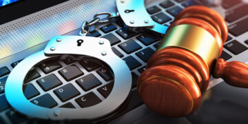 مسودة قانون جرائم تقنية المعلومات تثير اعتراضات حقوقية.. تحذير من قيود على حرية التعبير