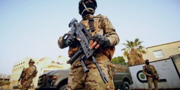 محكوم بالإعدام يواجه قوة أمنية بالقنابل في كربلاء.. مكافحة الإجرام تطيح به