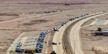 من بانياس إلى الوليد.. تدفق صهاريج البنزين المستورد إلى العراق ضمن خطة لاستيراد 3 آلاف صهريج