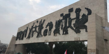 حريق يلتهم عربات.. الدفاع المدني تتدخل في الباب الشرقي