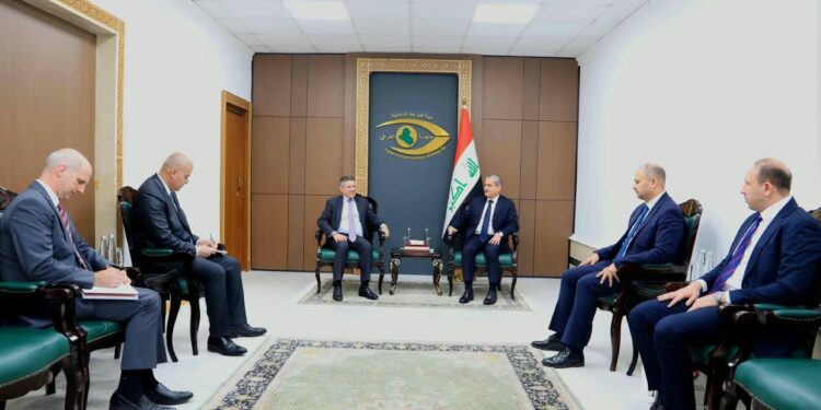استرداد الأموال وتسليم المطلوبين.. النزاهة تبحث مع الجانب الأمريكي توسيع التعاون