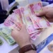 وزارة المالية تباشر بتمويل رواتب الموظفين لشهر أيلول
